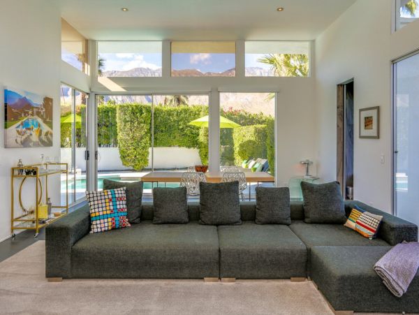Palm Springs Home 984268