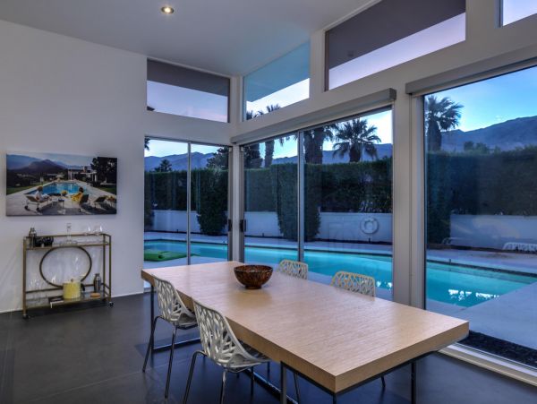 Palm Springs Home 984268