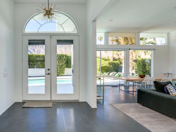 Palm Springs Home 984268