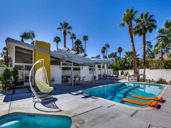 Palm Springs Home 984269