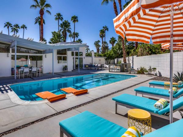 Palm Springs Home 984269