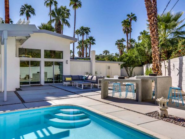 Palm Springs Home 984269