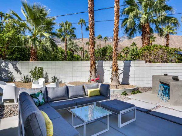 Palm Springs Home 984269