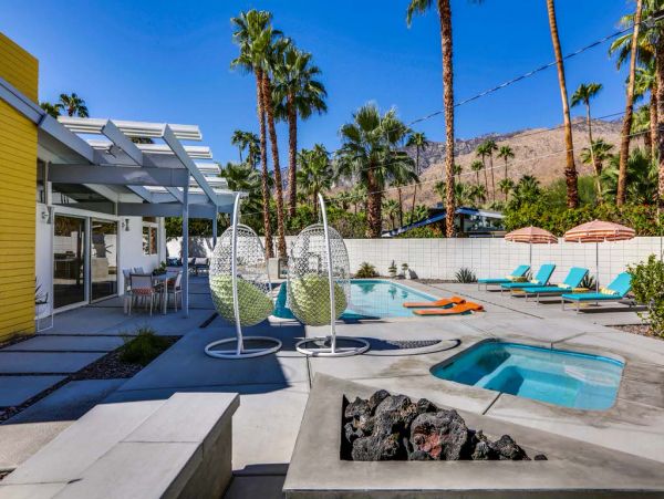 Palm Springs Home 984269