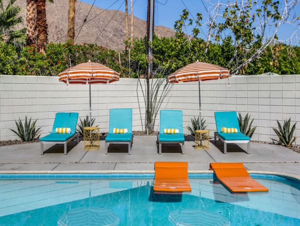 Palm Springs Home 984269