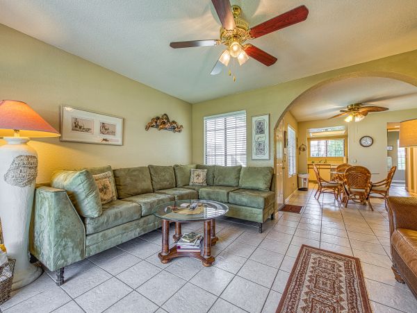 Palm Springs Home 984270