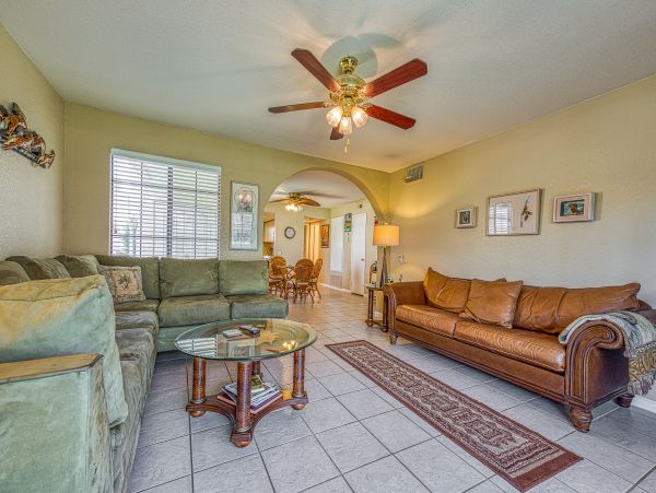 Palm Springs Home 984270