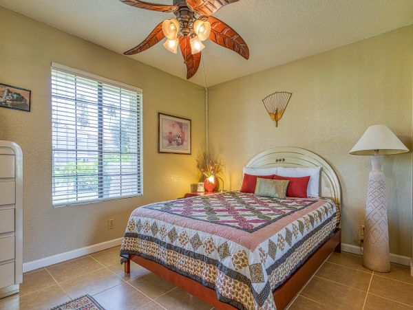 Palm Springs Home 984270