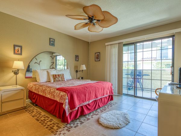 Palm Springs Home 984270