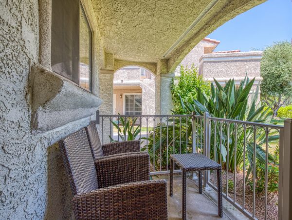 Palm Springs Home 984270
