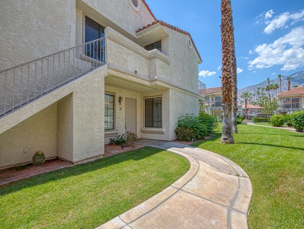 Palm Springs Home 984270