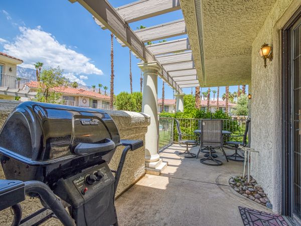 Palm Springs Home 984270