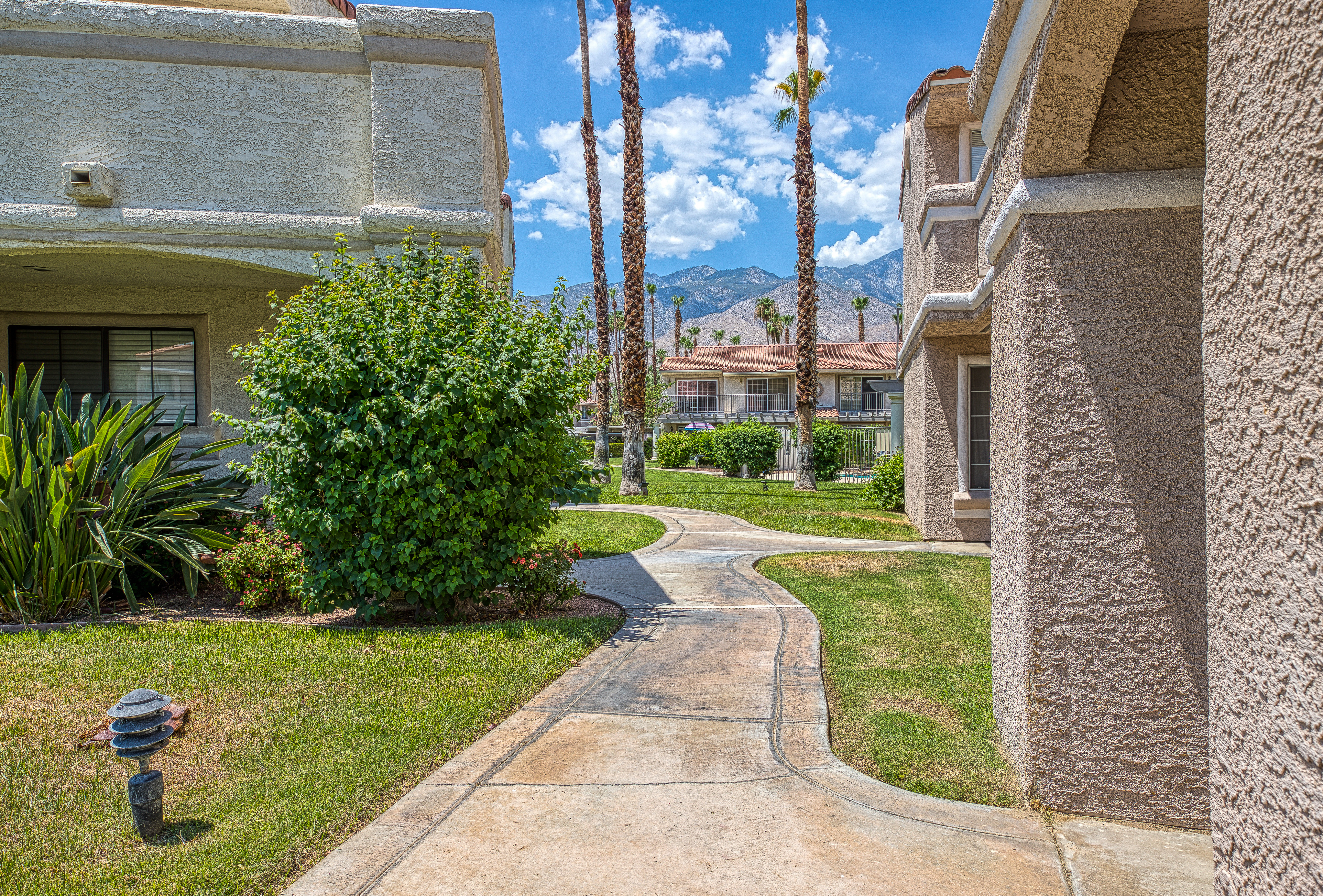 Palm Springs Home 984270