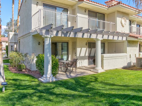 Palm Springs Home 984270