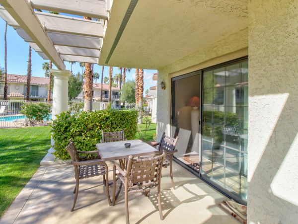 Palm Springs Home 984270