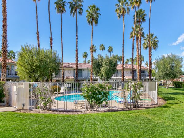 Palm Springs Home 984270