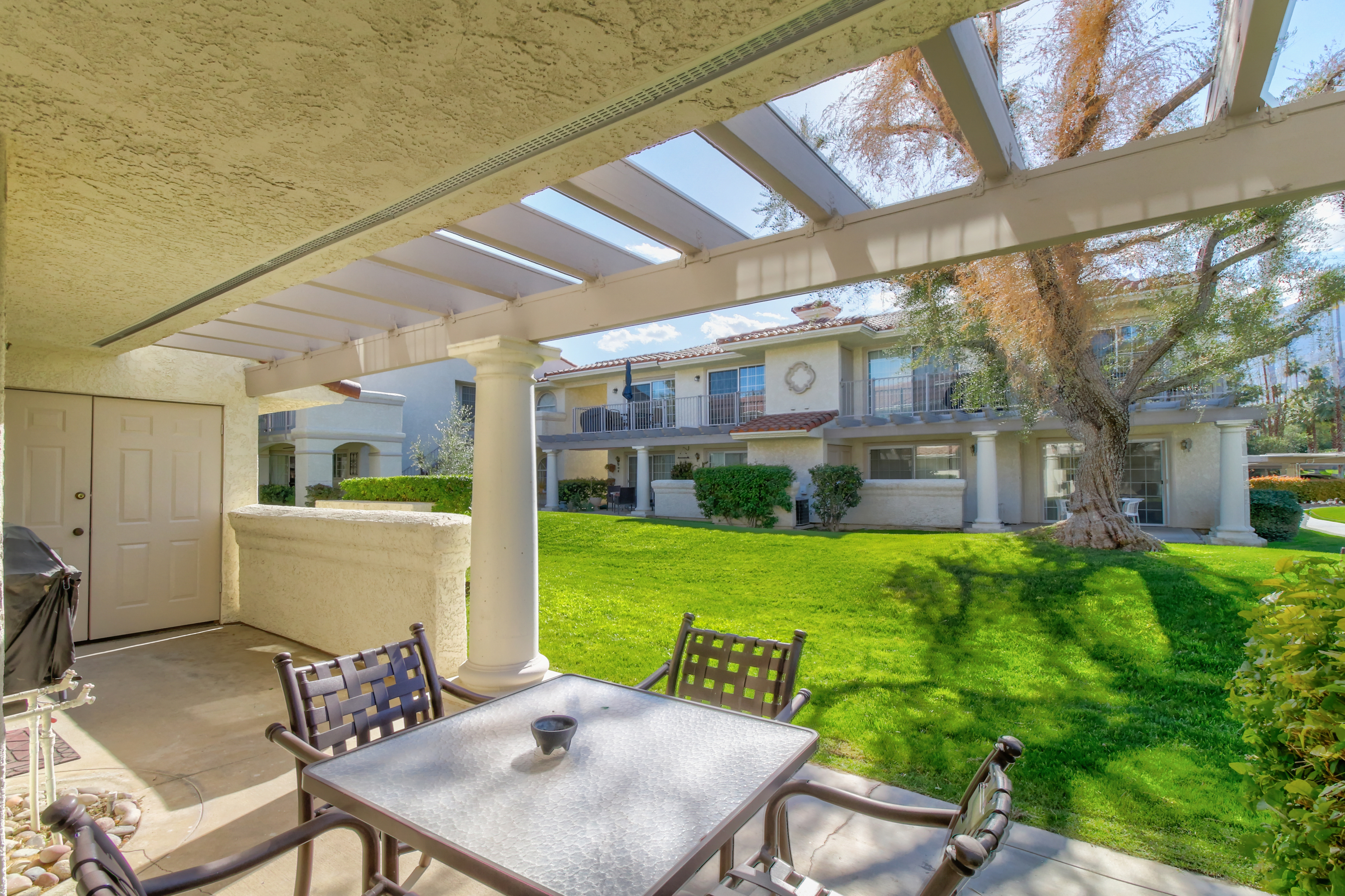 Palm Springs Home 984270