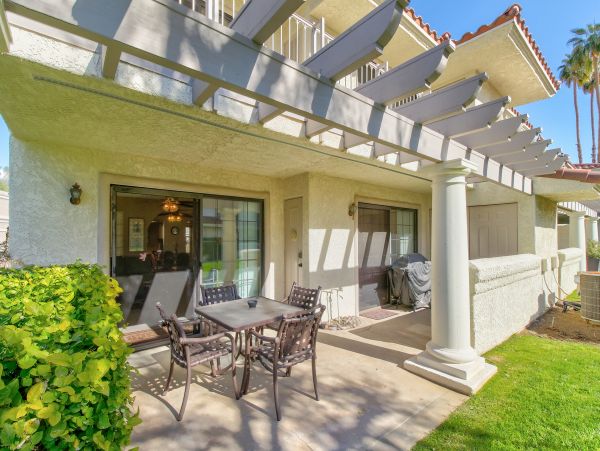 Palm Springs Home 984270