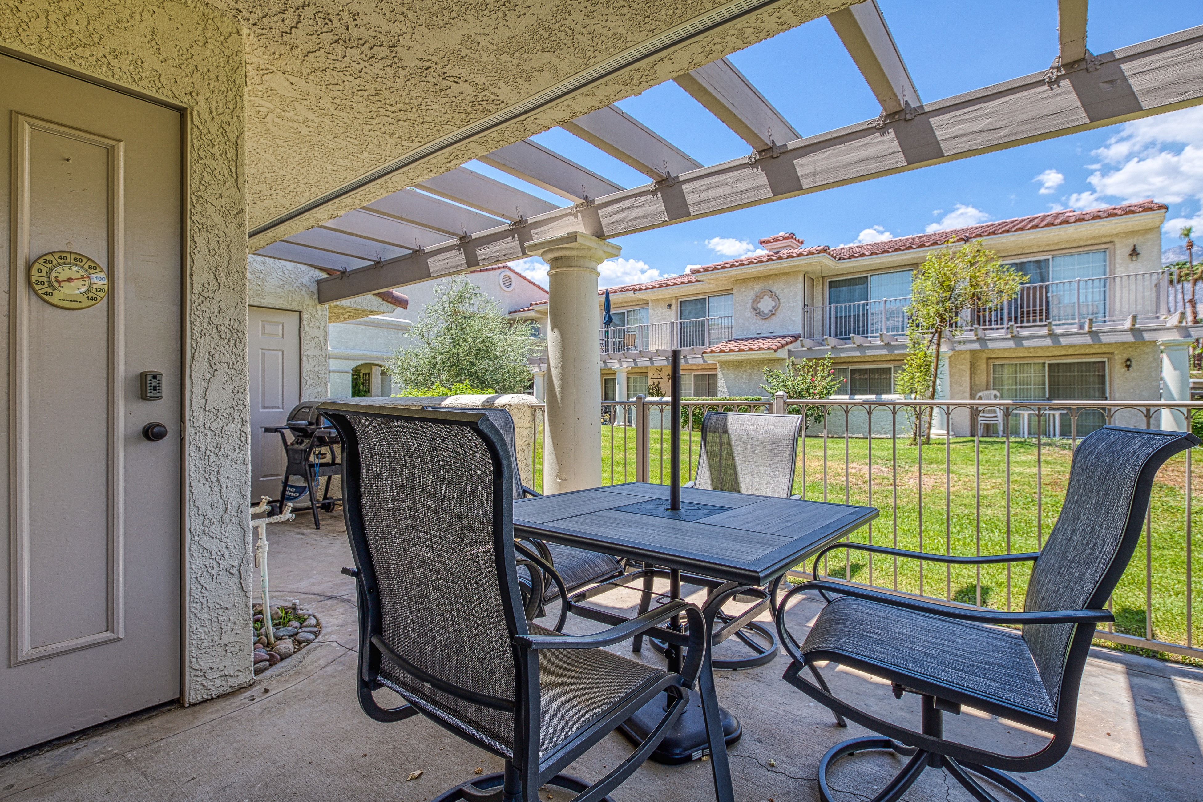 Palm Springs Home 984270