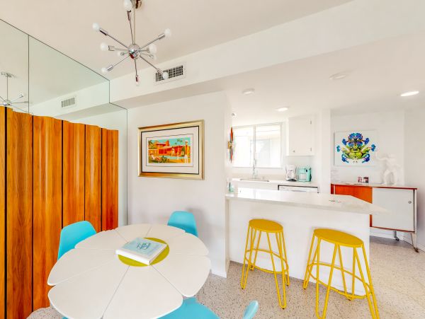 Palm Springs Home 984272