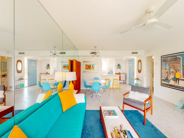 Palm Springs Home 984272
