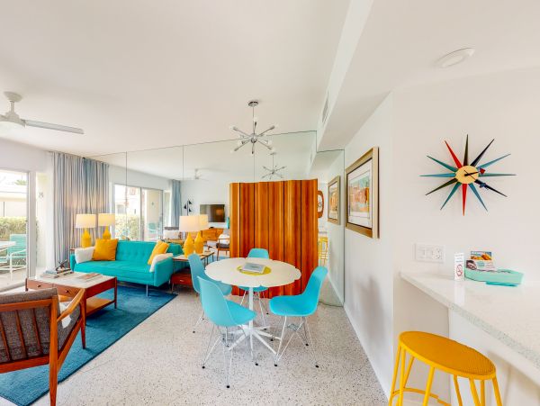 Palm Springs Home 984272
