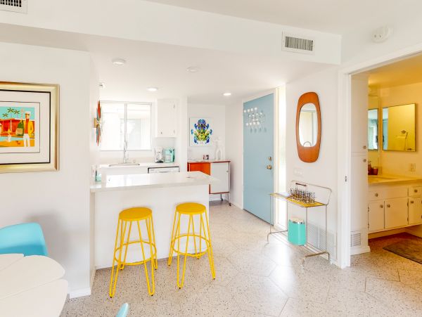 Palm Springs Home 984272