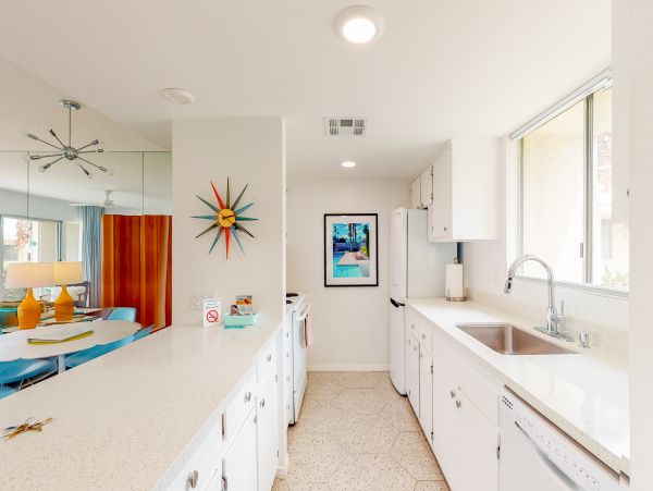 Palm Springs Home 984272