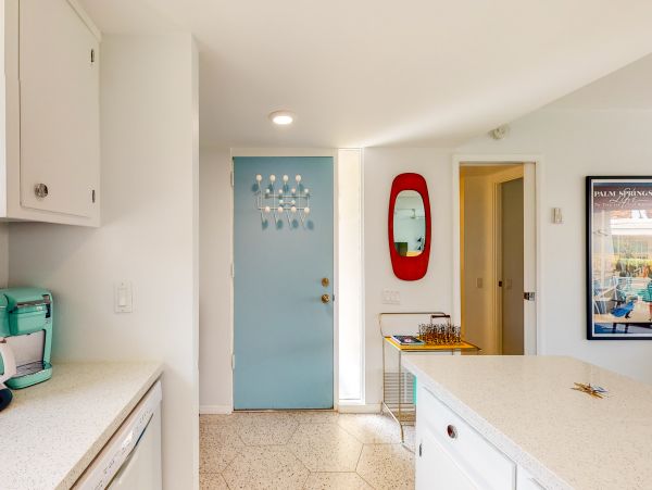 Palm Springs Home 984272