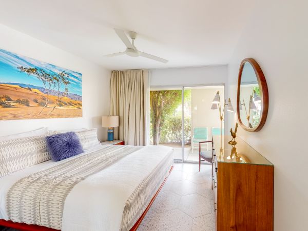 Palm Springs Home 984272