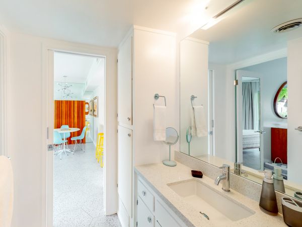 Palm Springs Home 984272
