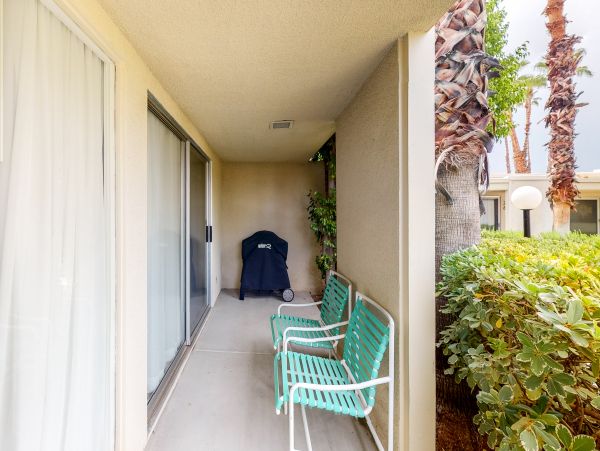 Palm Springs Home 984272