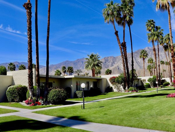 Palm Springs Home 984272