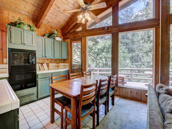 Palm Springs Home 984273