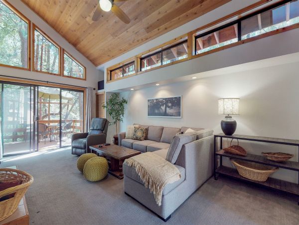 Palm Springs Home 984274
