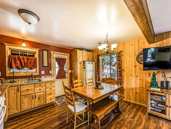 Palm Springs Home 984277