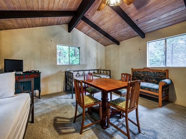 Palm Springs Home 984286