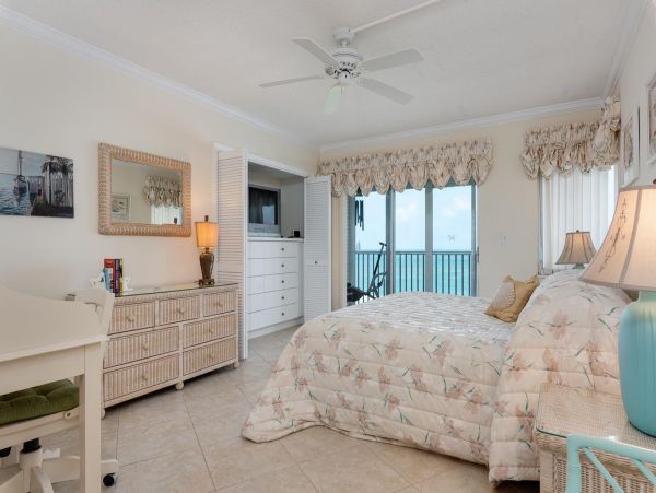Gulf Front 2 Bedroom Condo Communal Pool & Tennis Court