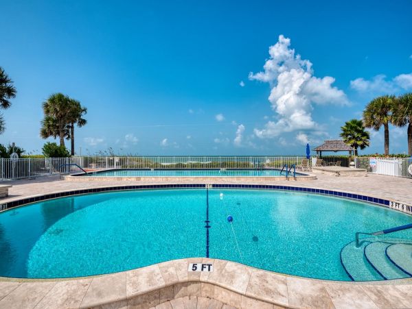 Gulf Front 2 Bedroom Condo Communal Pool & Tennis Court