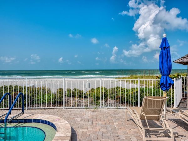Gulf Front 2 Bedroom Condo Communal Pool & Tennis Court