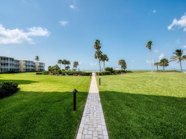 Gulf Front 2 Bedroom Condo Communal Pool & Tennis Court