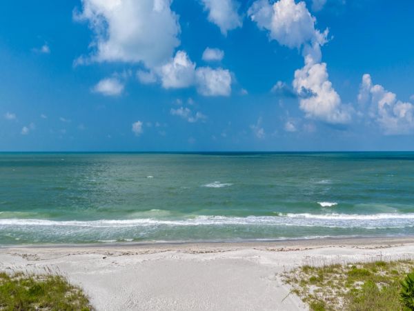 Gulf Front 2 Bedroom Condo Communal Pool & Tennis Court