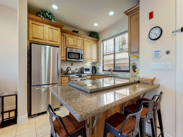 Santa Barbara County Home 984328