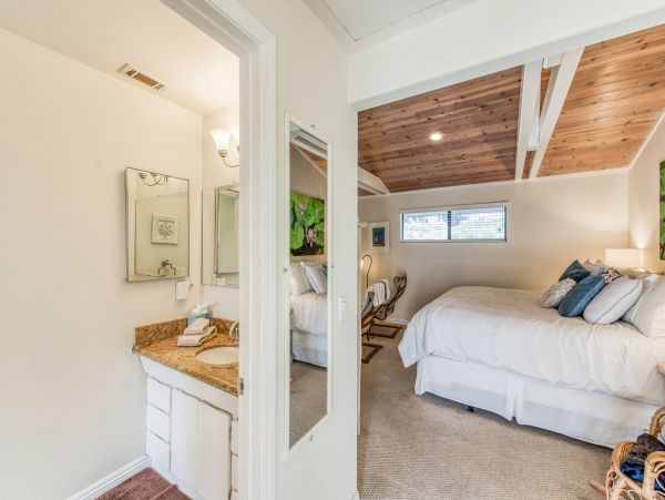 Santa Barbara County Home 984339