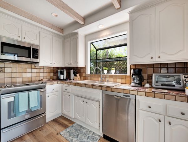 Lovely Vacation Rental with 2 Bedrooms Short Walk to Beach