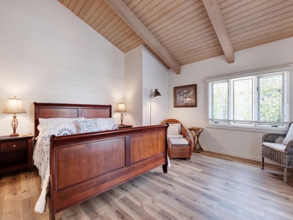 Lovely Vacation Rental with 2 Bedrooms Short Walk to Beach