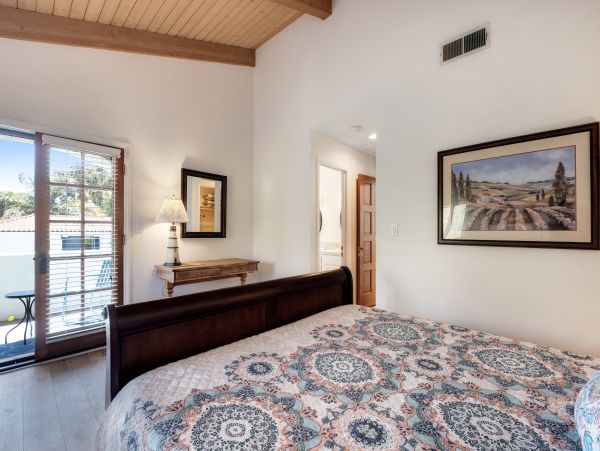 Lovely Vacation Rental with 2 Bedrooms Short Walk to Beach