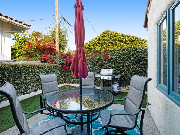 Lovely Vacation Rental with 2 Bedrooms Short Walk to Beach