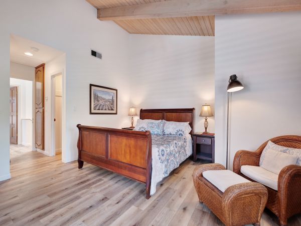Lovely Vacation Rental with 2 Bedrooms Short Walk to Beach