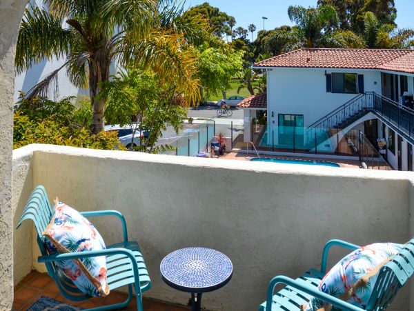Lovely Vacation Rental with 2 Bedrooms Short Walk to Beach